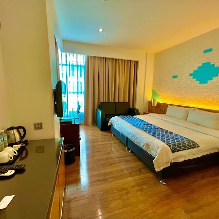 New World Express Motel Bintulu Bagian luar foto