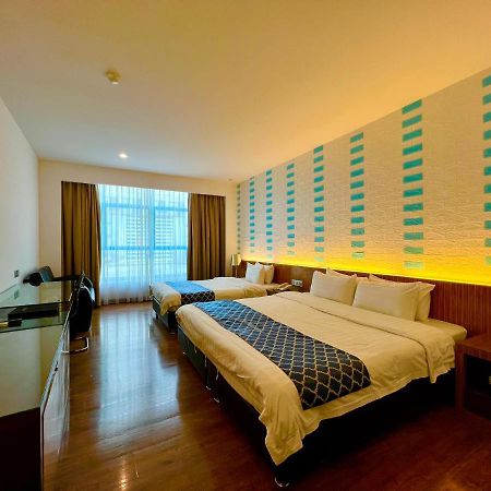 New World Express Motel Bintulu Bagian luar foto