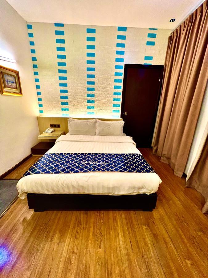 New World Express Motel Bintulu Bagian luar foto