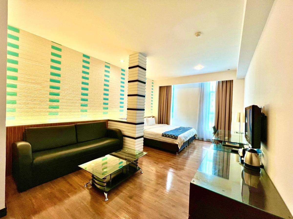 New World Express Motel Bintulu Bagian luar foto