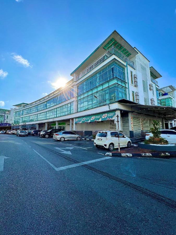 New World Express Motel Bintulu Bagian luar foto