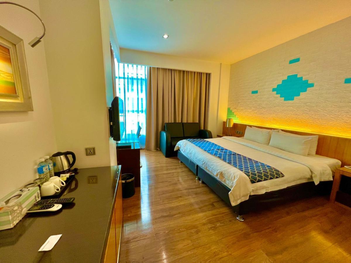 New World Express Motel Bintulu Bagian luar foto