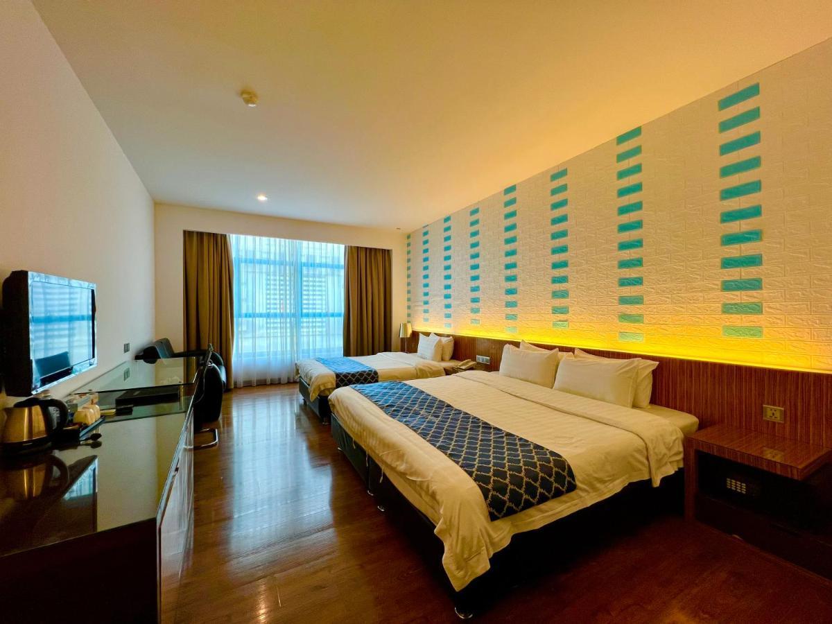 New World Express Motel Bintulu Bagian luar foto
