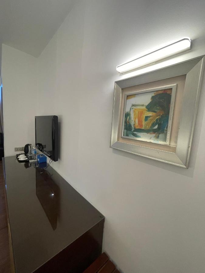 New World Express Motel Bintulu Bagian luar foto