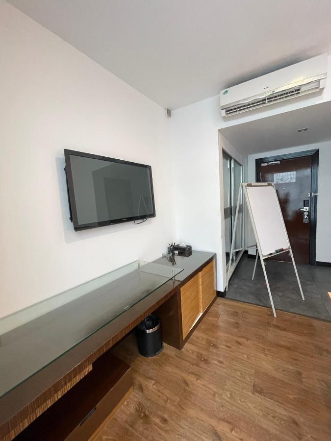 New World Express Motel Bintulu Bagian luar foto