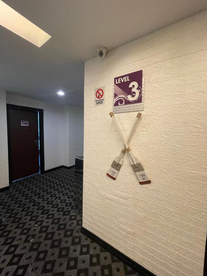 New World Express Motel Bintulu Bagian luar foto