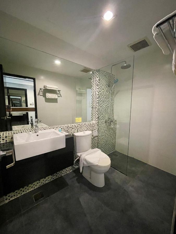 New World Express Motel Bintulu Bagian luar foto