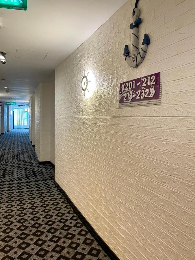 New World Express Motel Bintulu Bagian luar foto