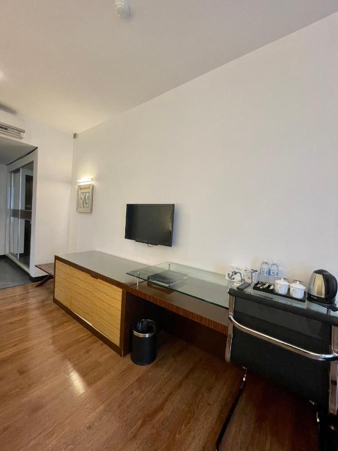 New World Express Motel Bintulu Bagian luar foto