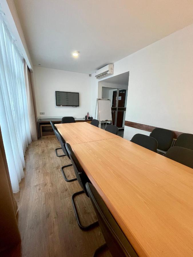 New World Express Motel Bintulu Bagian luar foto