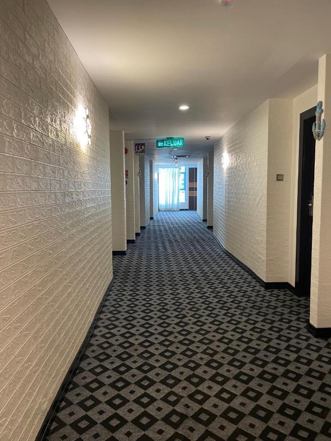 New World Express Motel Bintulu Bagian luar foto